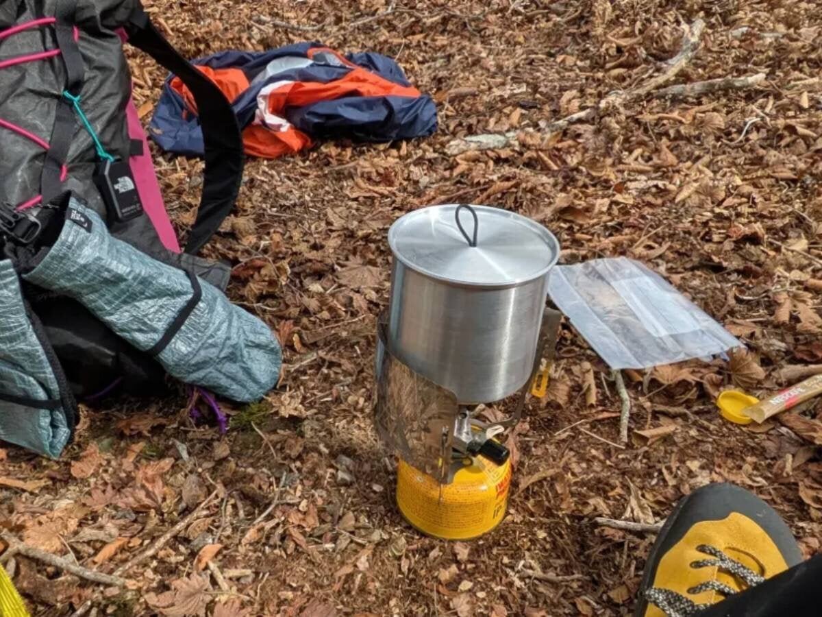 【Outdoor】Let's have ramen at the summit! The heat of the single burner dramatically changes with the mini windscreen attached