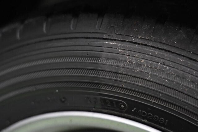 I can't believe it can change this much! Tighten the look of your beloved car's feet with a tire coating that “just applies.”