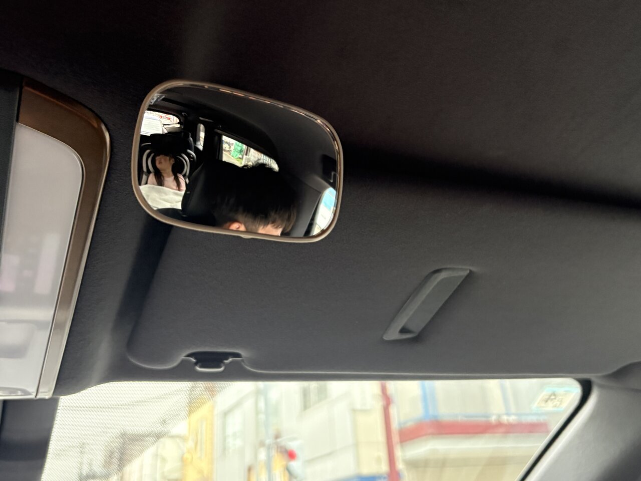 [Car Accessories] Experience a "better understanding" of the Alphard's rear seats with the 3COINS "CAR rearview mirror" while driving.