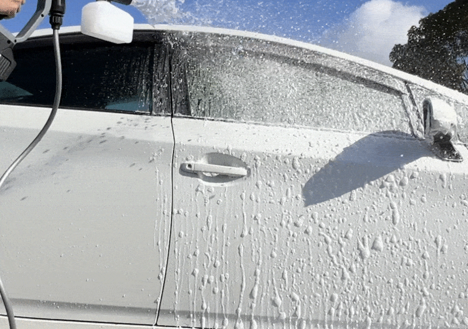 【セルフ洗車】コードレスなのに迫力パワー！“バケツ1杯の水”で洗える高圧洗浄機