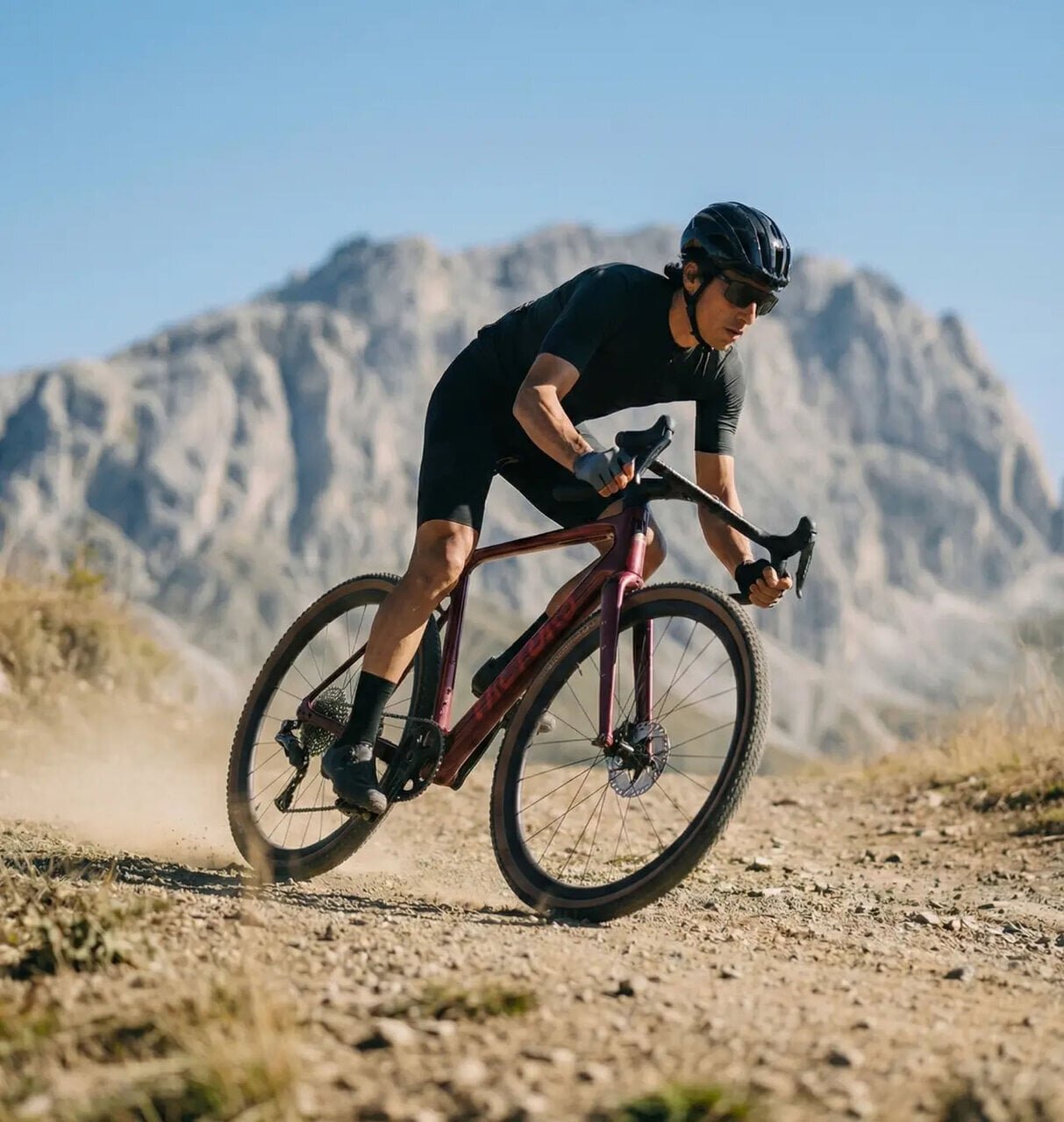 [E-Bike] Despite being electric assist, “11.7kg” is shocking! Road bike standard × genuine full carbon frame