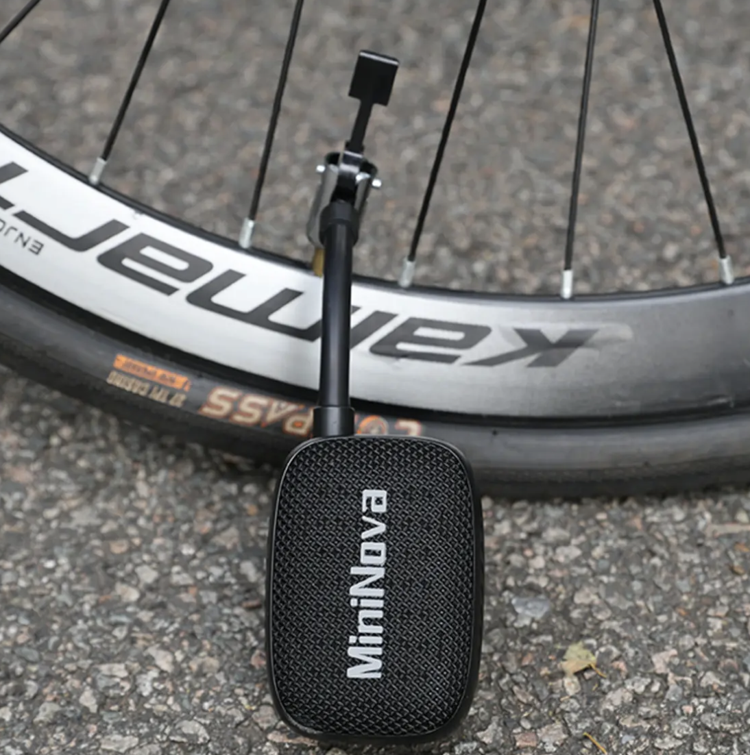 【サイクリング】出先でもタイヤメンテ！ミニ電動ポンプで急なトラブルに備える