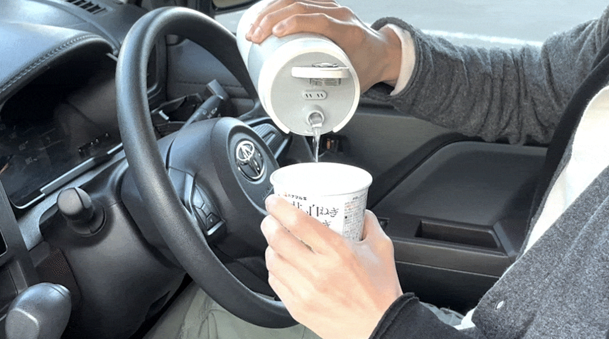 車内でもホテルでも「お湯」を確保！シガーソケットでも沸かせるポータブル電気ケトル