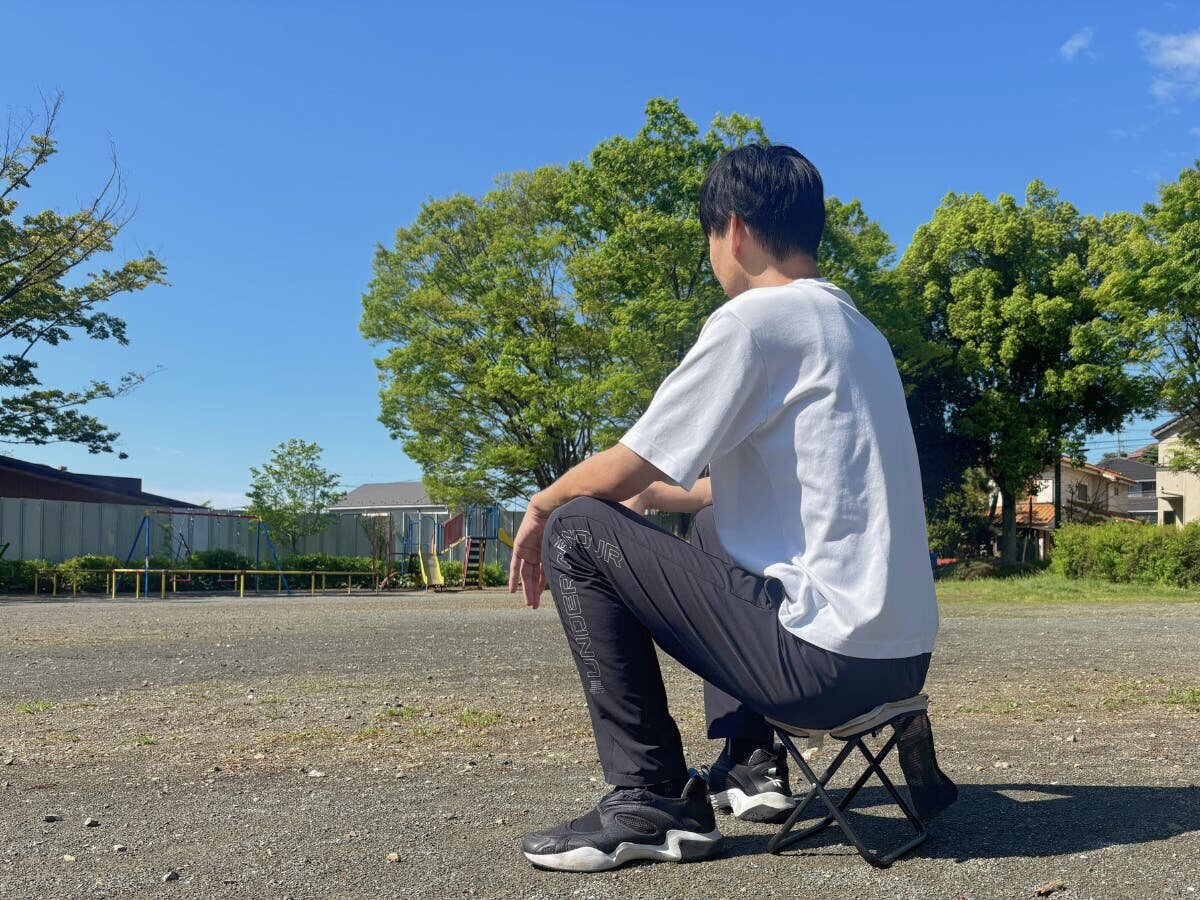 【便利】ポシェットが変身！サッと広げてどこでも座れるポケットチェア