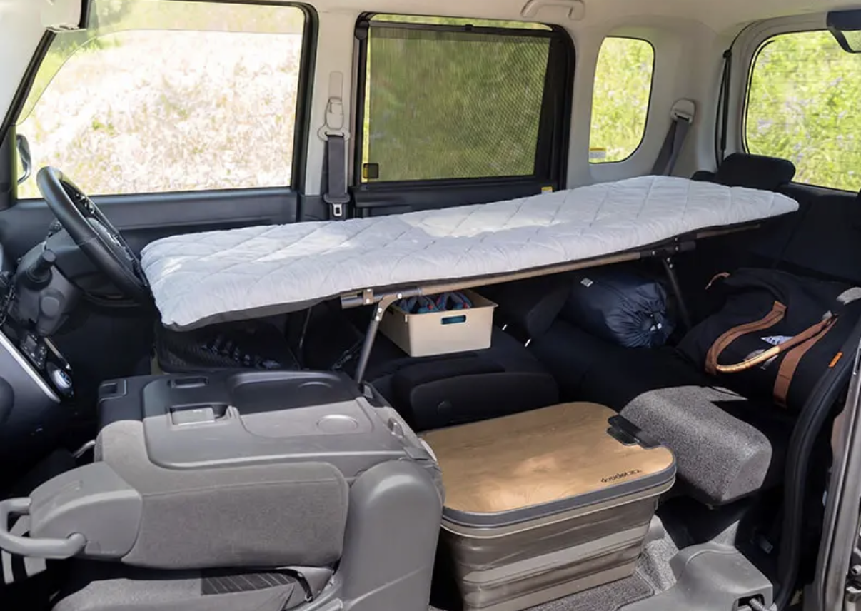 【ひんやり車中泊】愛車がキャンピングカー風に！フルフラットな“冷感”ベッドで快眠だ