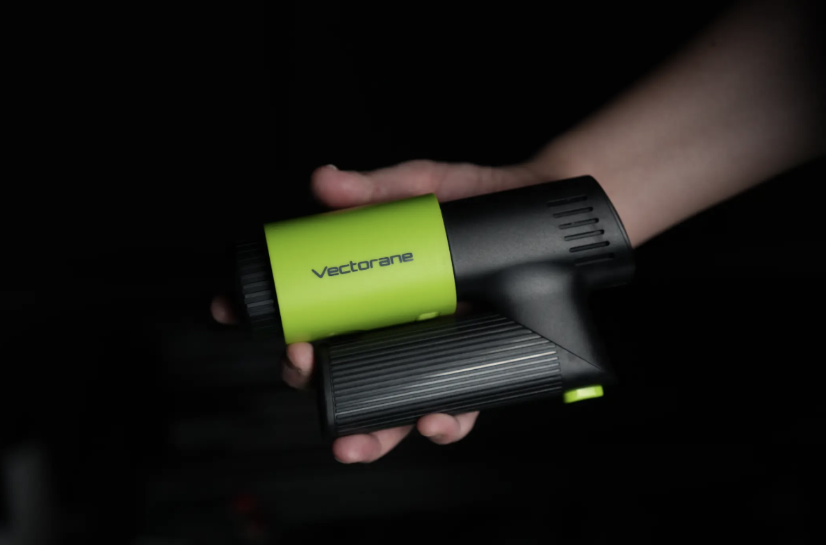【Car Care】Was surprised by the water flow of 1.9MPa! A mini high-pressure washer that can also be supplied with a pet bottle.