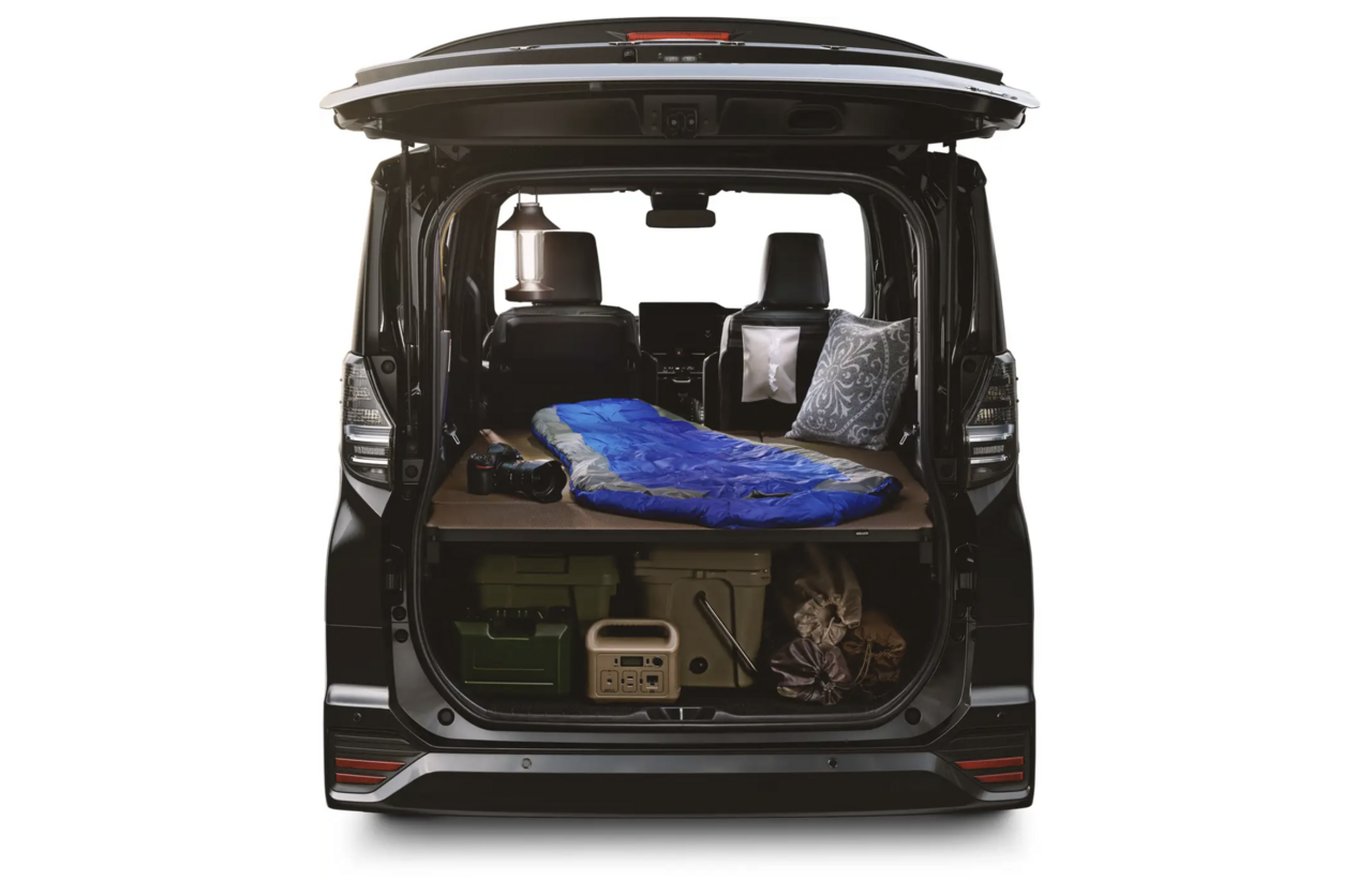 【Car Camping】It’s a “small villa” that you can drive! Fully utilizing space with a two-tier storage and front bed board.