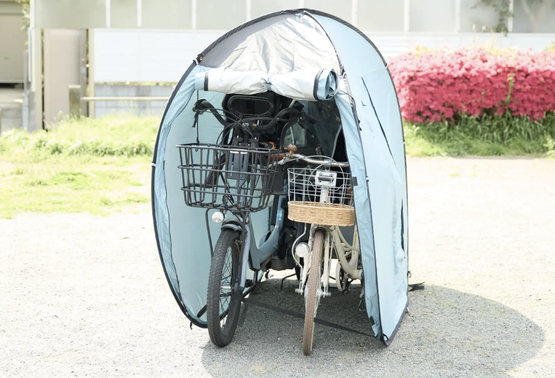 [Bicycles] Graduate from being exposed to rain! A pop-up tent that becomes a "roofed bike parking area" just by covering it