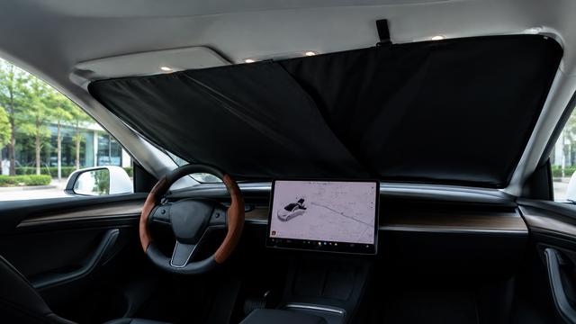 【Car Sunshade】Pull it out and block heat instantly! The roll type frees you from the hassle of installation