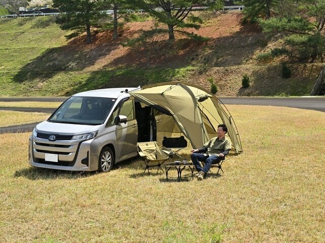 【愛車と連結】クルマの横に“リビング”完成!秘密基地みたいなタープ&シェルターが欲しい