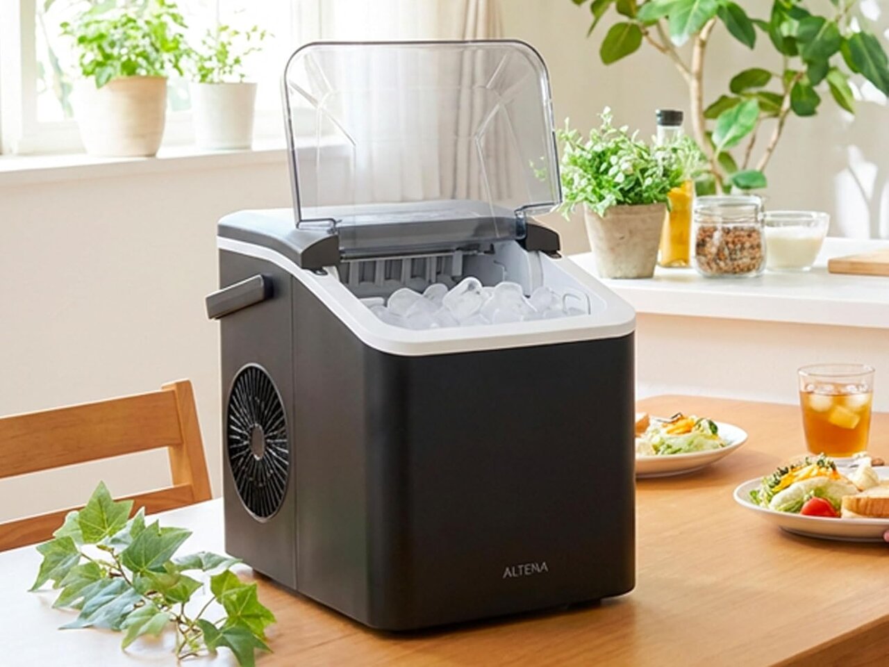 【製氷ガジェット】最短5分でゴロゴロ出てくる！お酒に合う“極上クリア氷”も作れるぞ