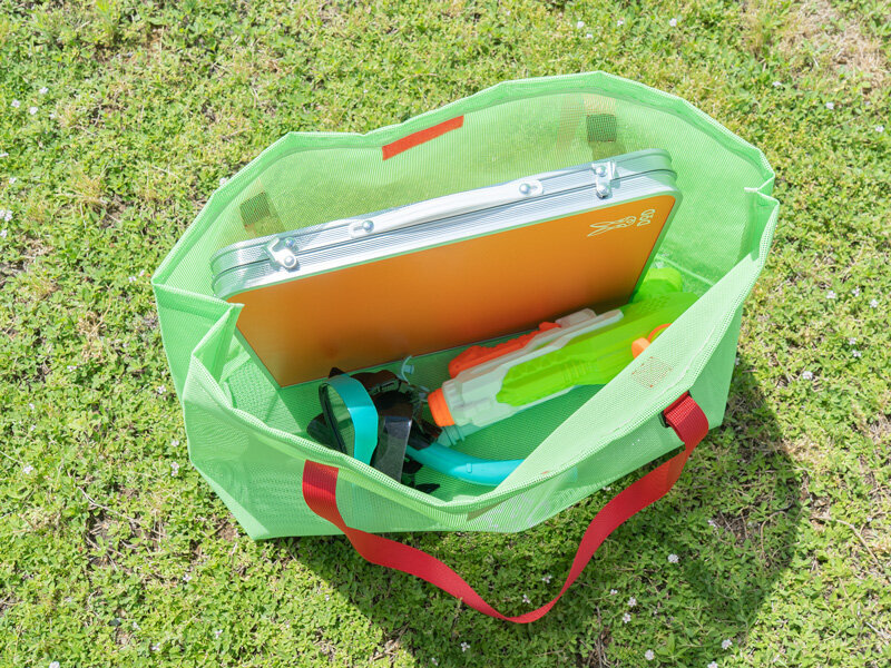 It can also fit in your bag! The ultra-thin 4cm outdoor table is perfect for "casual leisure."