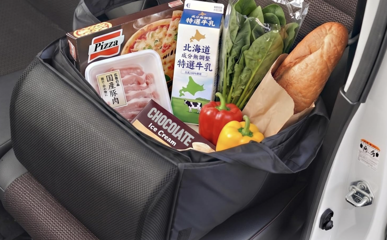 【車載】助手席が“冷蔵庫”に!? シート固定型の保冷ボックスは夏のまとめ買いの味方