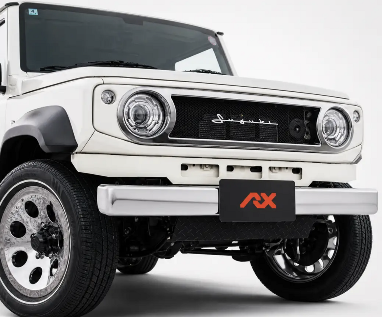 【Jimny Custom】Looks like a heritage SUV! Stand out with a powerful front mask.
