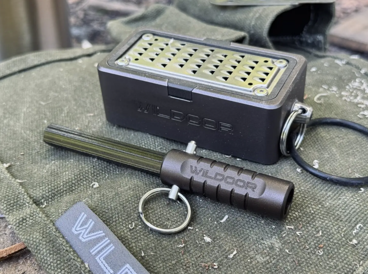 【Fire Starting】 A pin lock type that requires no tools! A fire starter that anyone can create sparks with