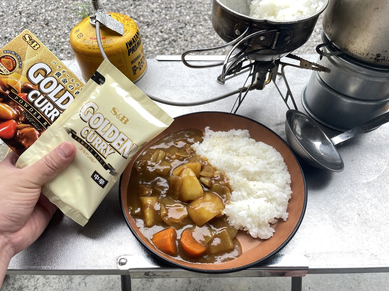 【ソロキャンプ飯】これは使いやすい！ パウダールウで1人分のカレーライスを作ってみる