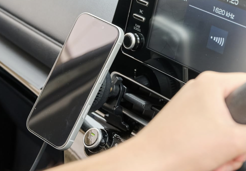 [Summer Drive] Protect your smartphone with a cooling fan! A cost-effective car mount that feels like it should cost more than 5000 yen.