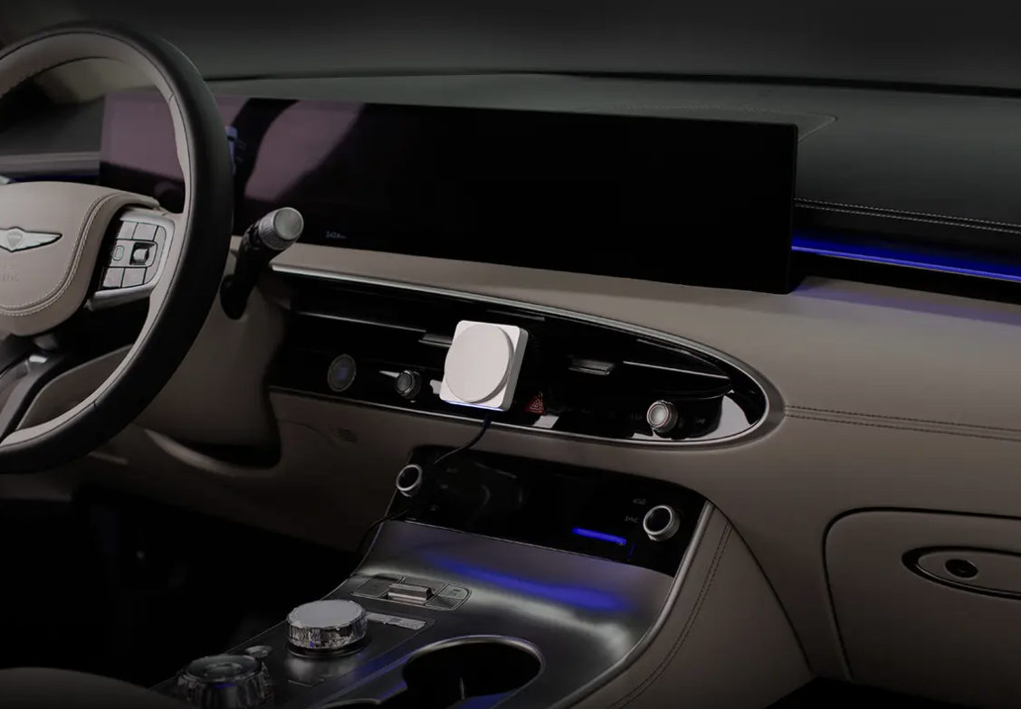 【車載ガジェット】音に反応してピカッ！フルアルミボディのワイヤレス充電器が美しすぎる