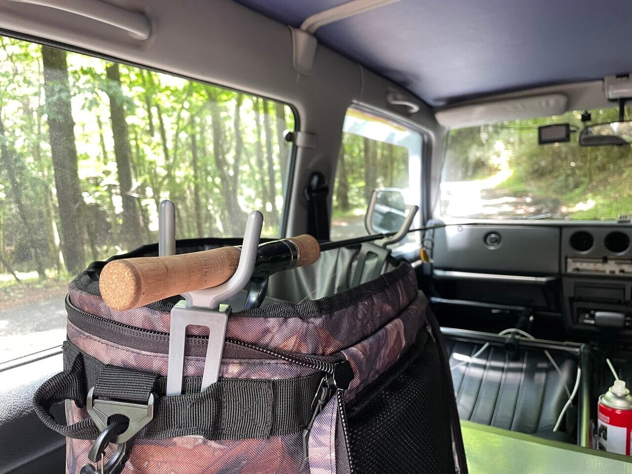 【Fishing DIY】With the "rod clip" from the 100 yen store Seria, I can now create a car-mounted rod holder that looks good