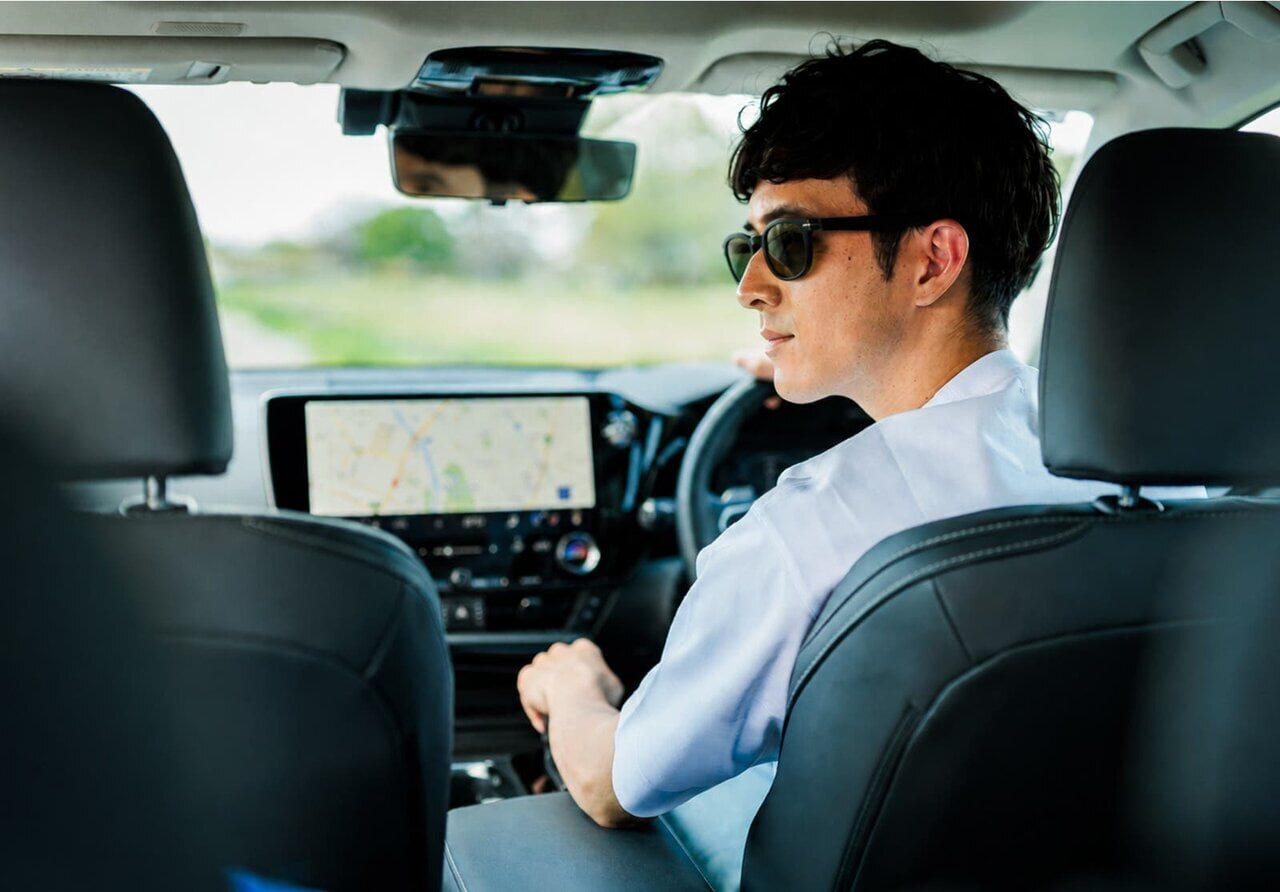 From golf to driving! The scenery changes with “light-sensitive” photochromic sunglasses