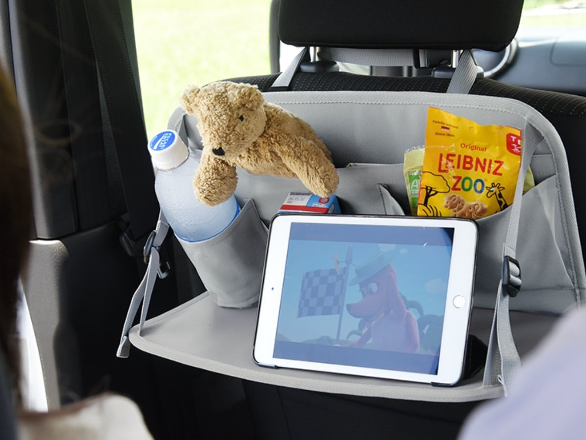 【長距離ドライブ】子供が退屈しない!タブレットやおもちゃも置ける車載ポケット&トレイ