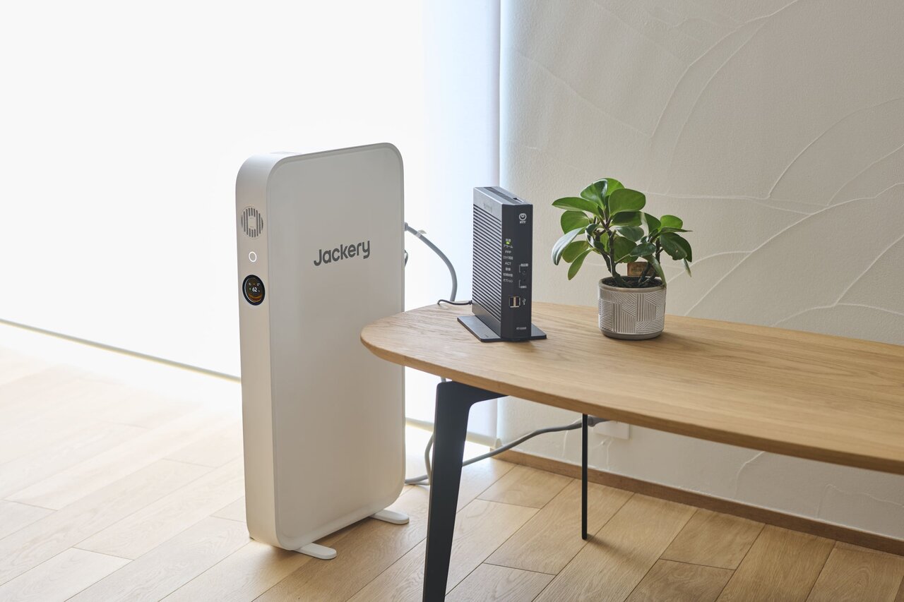 【台風】これポータブル電源なの!? 厚さ67mmなのに冷蔵庫も動かせるガチスペックだ