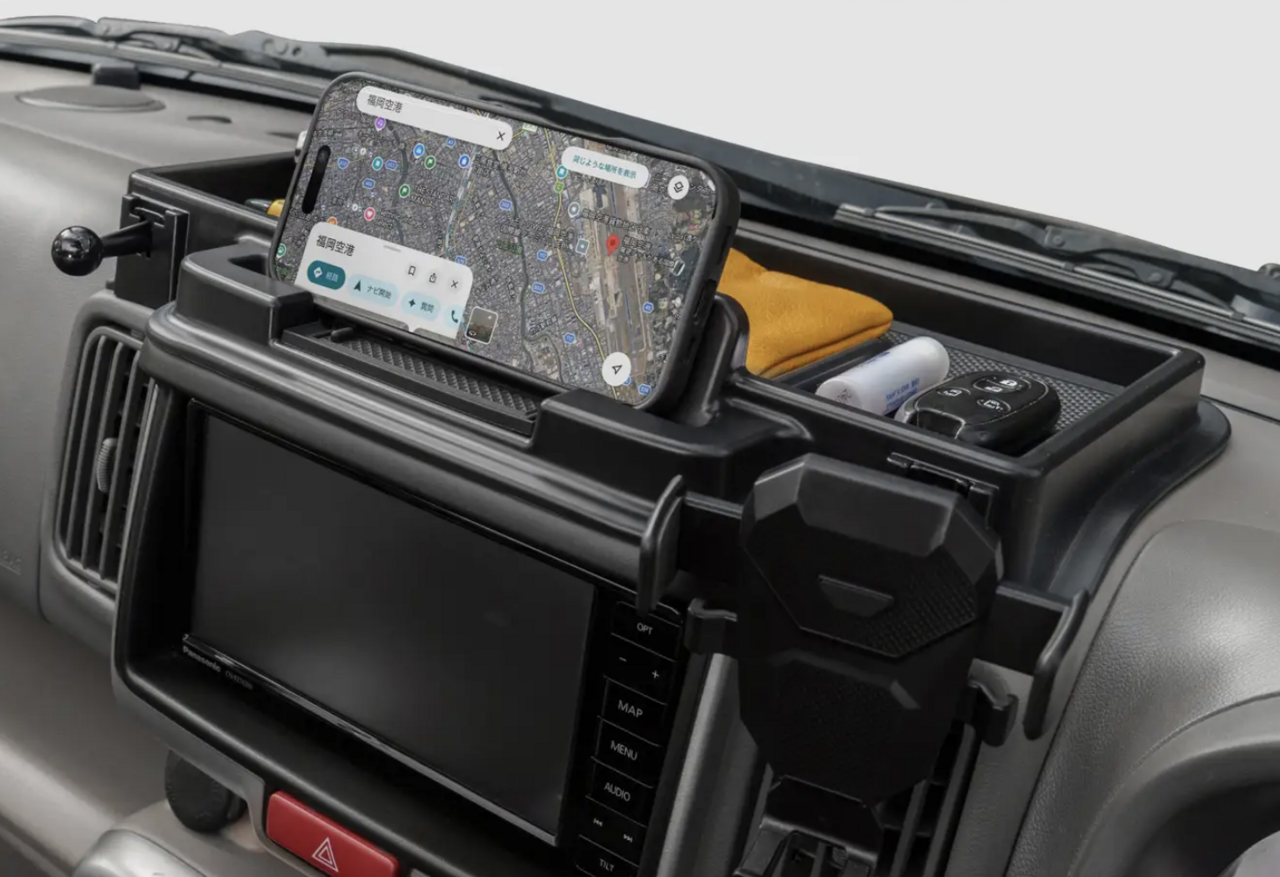 【Aftermarket】 Just place it for a "genuine level" fit! A dashboard tray that accommodates small items and smartphones