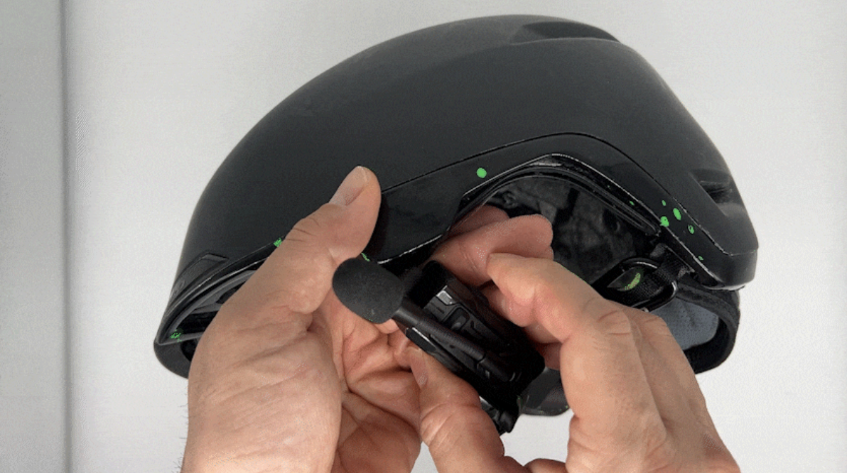 【Cycling】Talk with up to 8 people simultaneously! Connect even in “no signal” areas with open-ear type intercoms