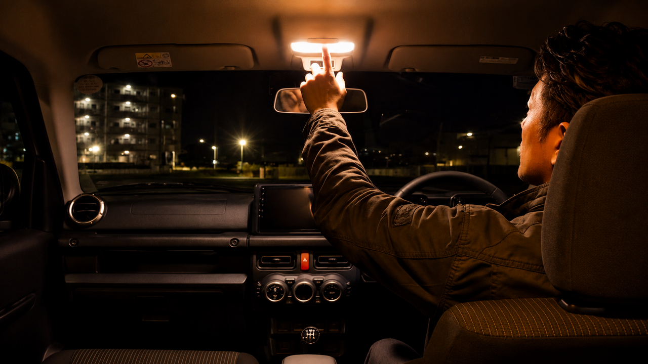 【高級ミニバン】純正からセルフ交換！タッチ式LEDルームランプで車内の快適度アップ