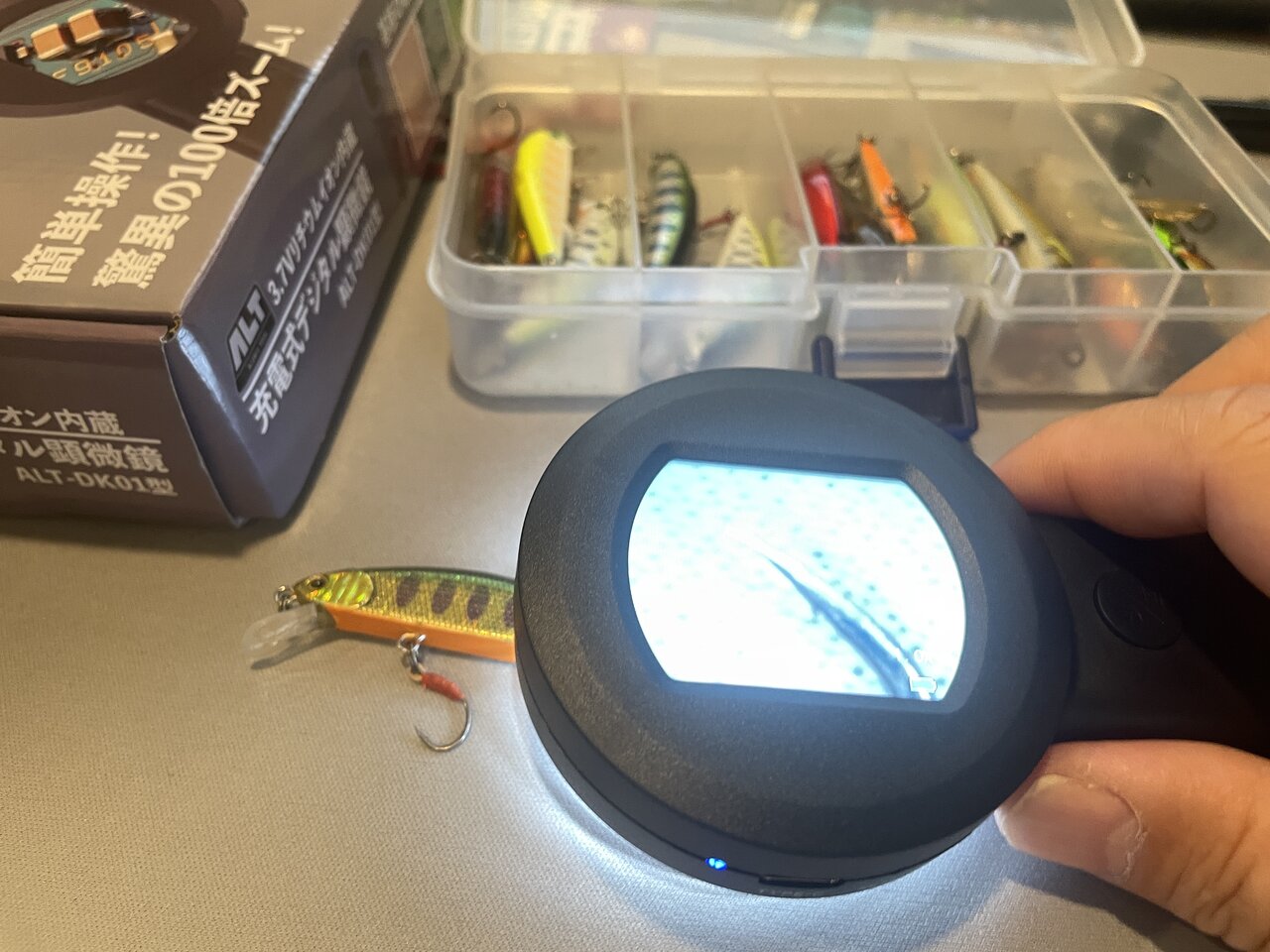 【大人の自由研究】カインズで見つけた「充電式デジタル顕微鏡 3.7V」でルアーの針先をチェック