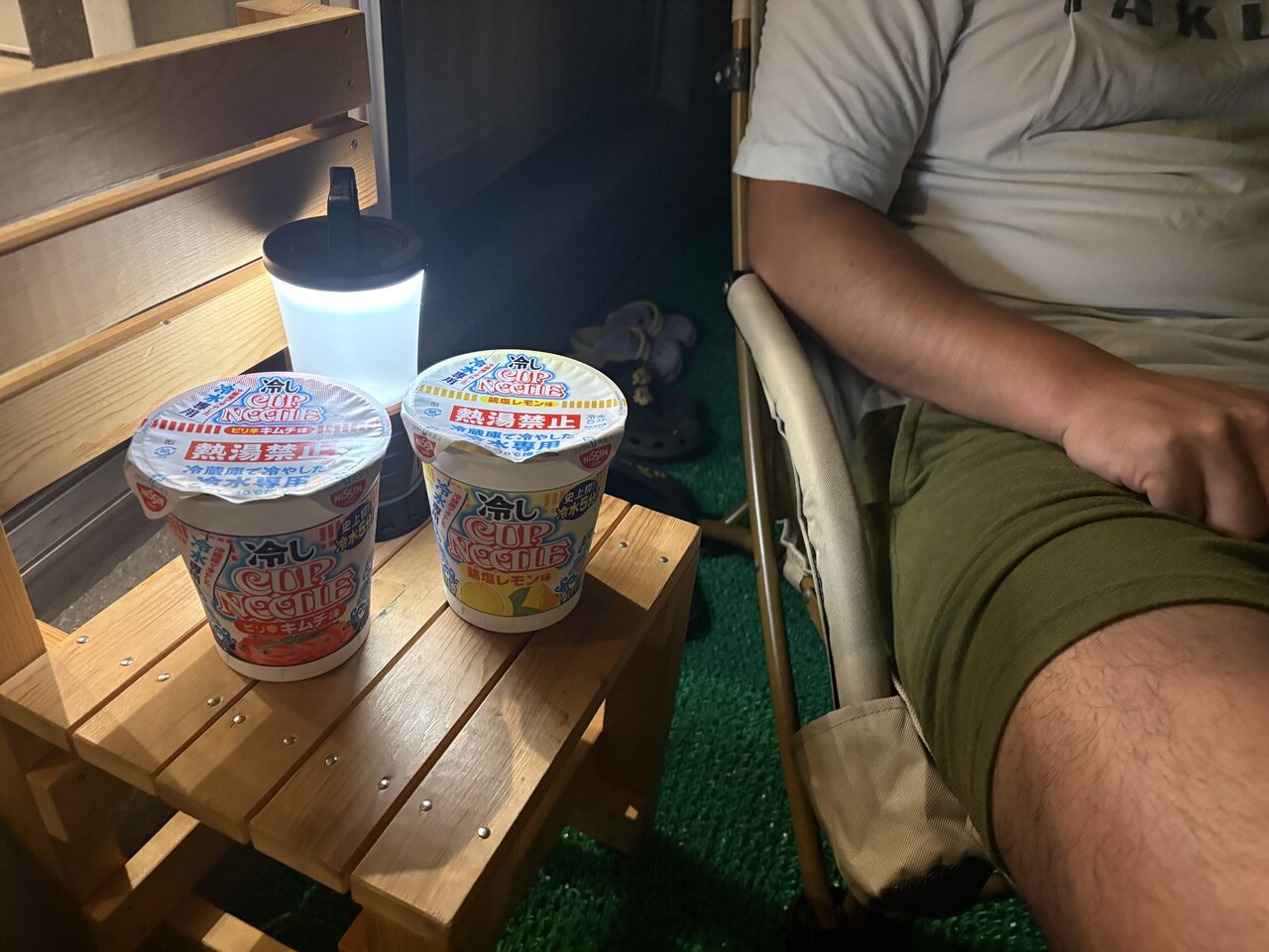 【夕涼み】ベランダで「冷やしカップヌードル」と過ごすチルタイム