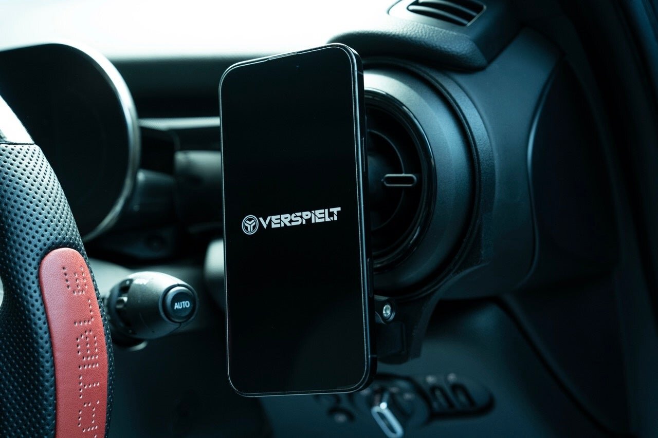 【スマホホルダー】そう、ここに付けたかった！エアコン吹出口部品と一体化した新発想