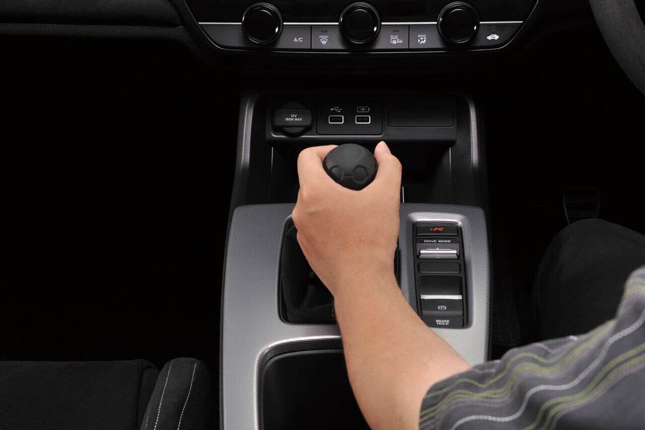 【Car Heat Countermeasures】Shift Knob Too Hot Problem! Grip Covers You Can Drive With Installed