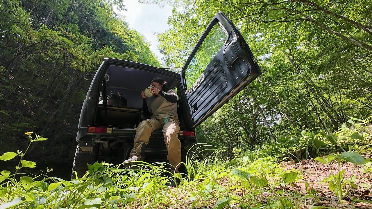 【Fishing Meal】I tried "chilled ramen" that is just as it is in the car along the forest road.