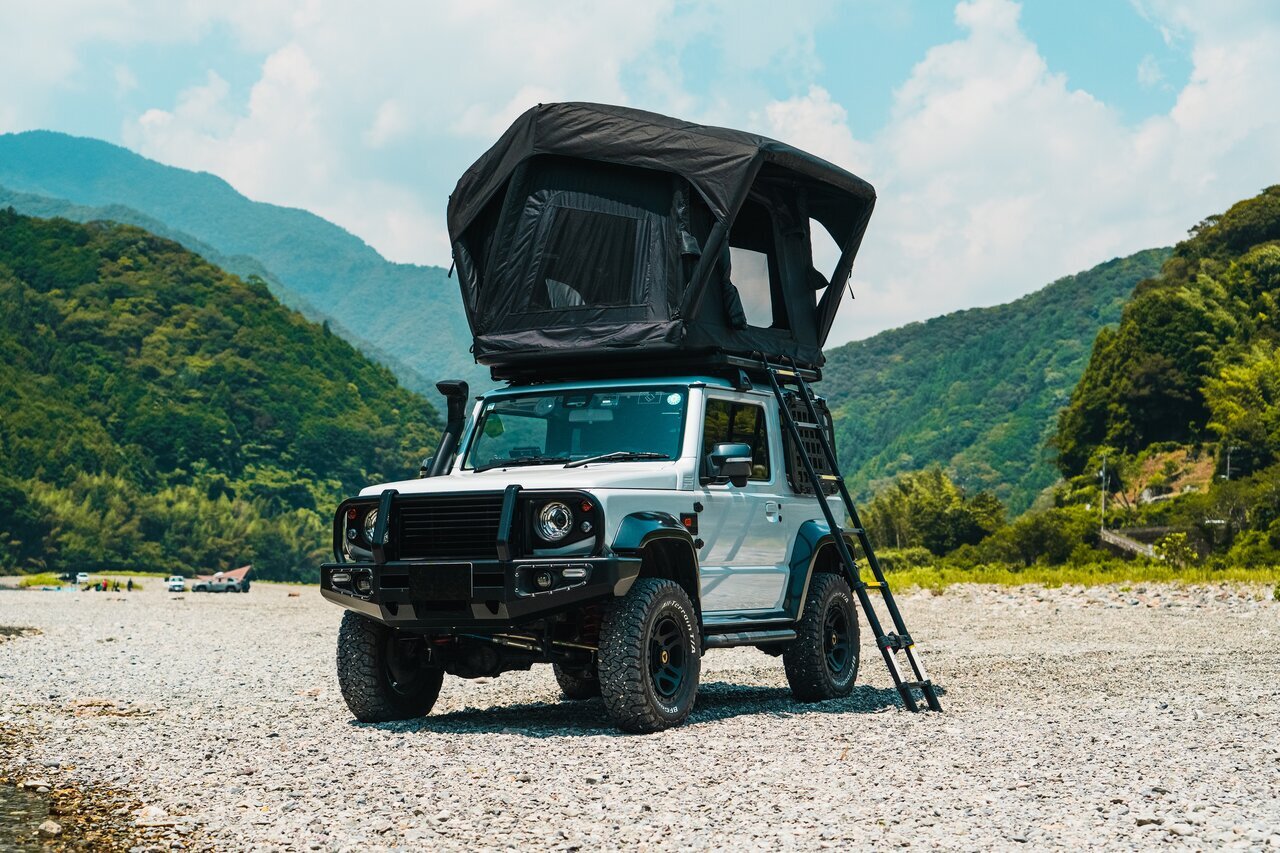 【Set up on top of the car】Easy setup with bag-in! A roof tent where you can relax on a “15cm thick mattress”