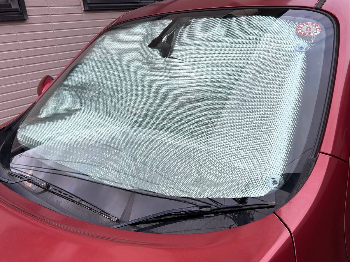【Heat Prevention】Can you make it yourself!? Challenge to create a front windshield sunshade with materials gathered from Daiso