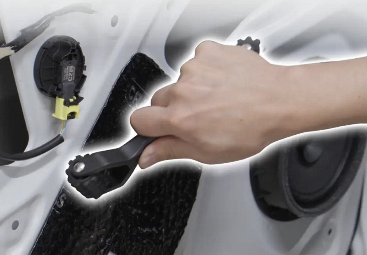 【車内DIY】貼ってコロコロするだけ！制振＆静音につながるデッドニングシートって？
