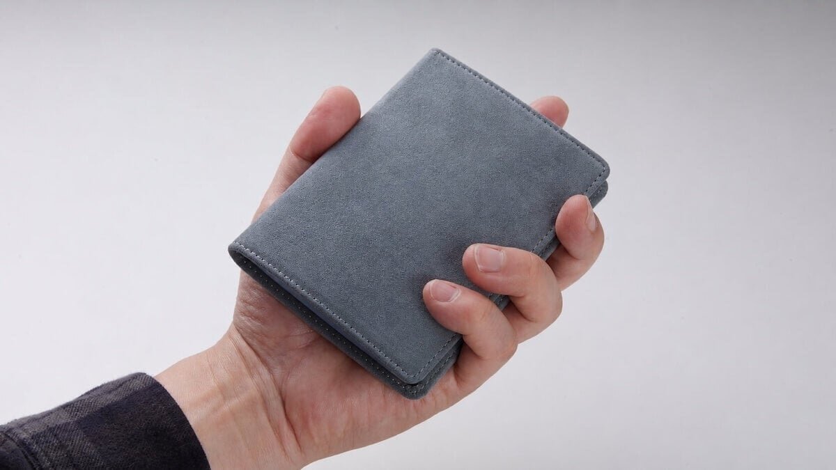 【Car Accessories】Is this the vehicle inspection certificate case!? An ultra-compact design that doesn’t take up space in the glove compartment