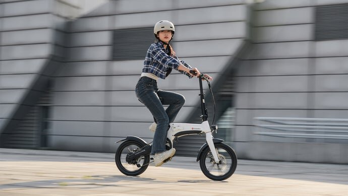【e-Bike】16インチに凝縮！街からプチ旅までこなす、折りたたみ電アシ自転車