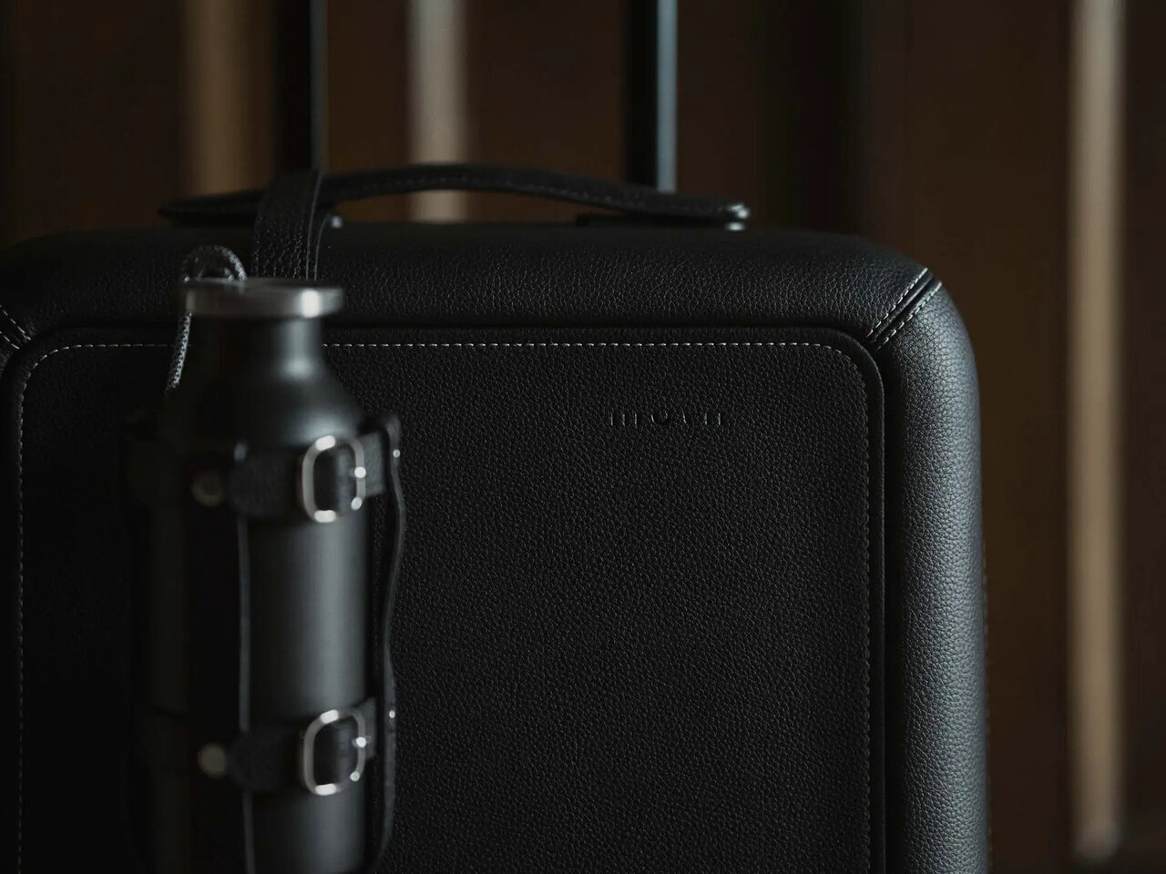 【Silver Week】 A new suitcase "Grain" with leather tailoring that adds texture to your travels.