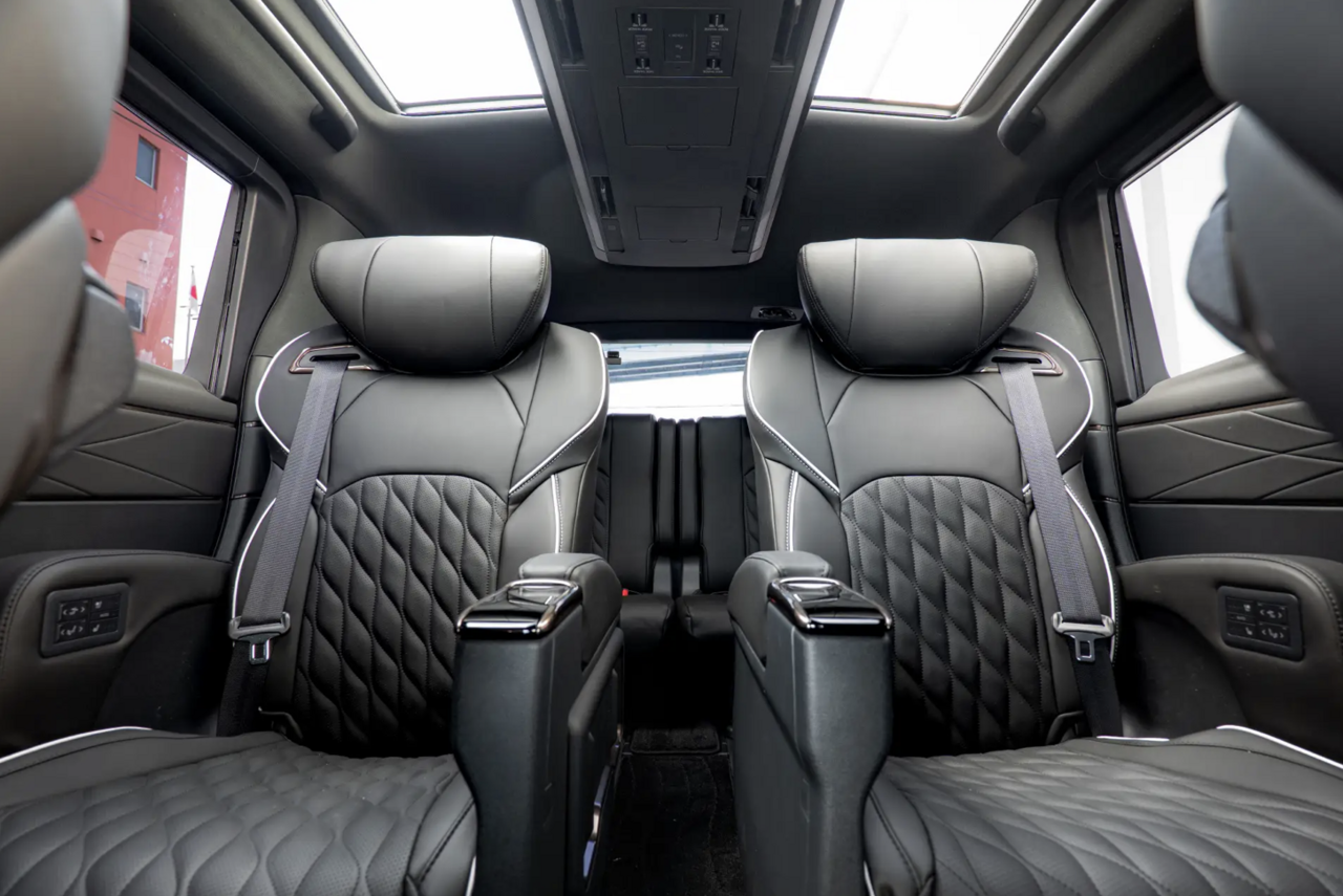 【In-car Customization】Not just dirt prevention! The charm of the “three-dimensional diamond quilt cover” that changes expression with light