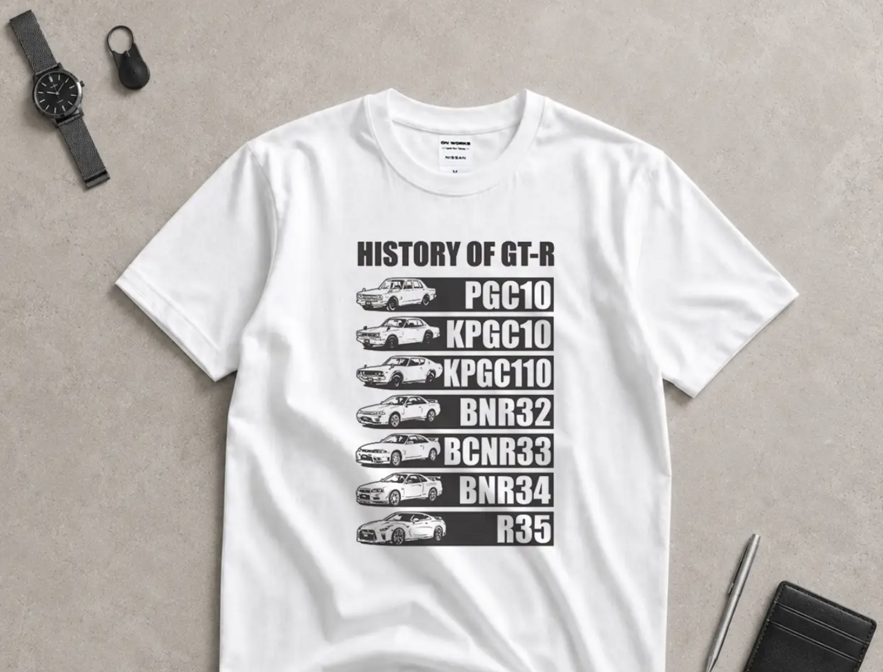 【ファン垂涎】胸元にカーギャラリー!? 日産「GT-R」の歴史を詰め込んだデザインTシャツ