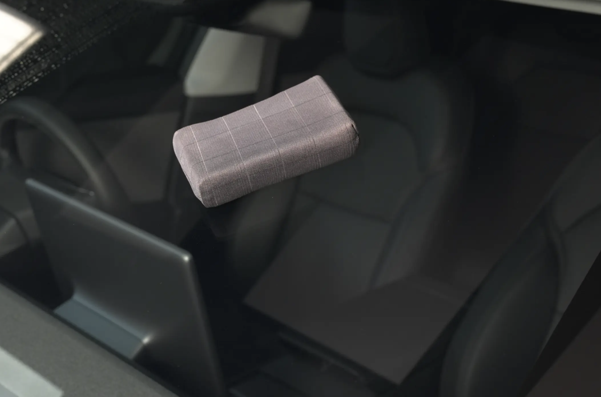 【Car Wash】Achieve "Zero Streaks" with Carbon Fiber! The Secret Tool for Crystal Clear Windows