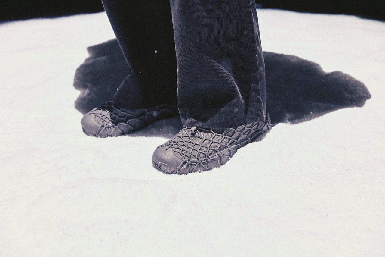 【Keen x N. Hollywood Compile】Just two cords and the sole! Innovative urban gray sneakers