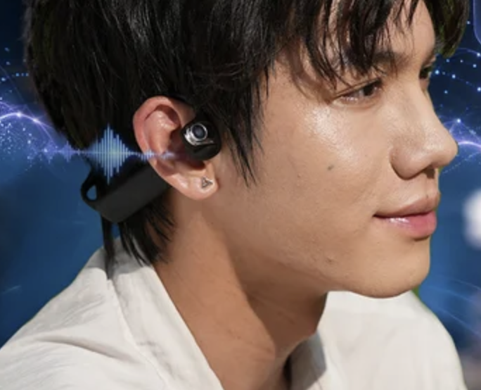 Bone conduction headphones equipped with "AI camera"! One click for recording & audio capture, even translating