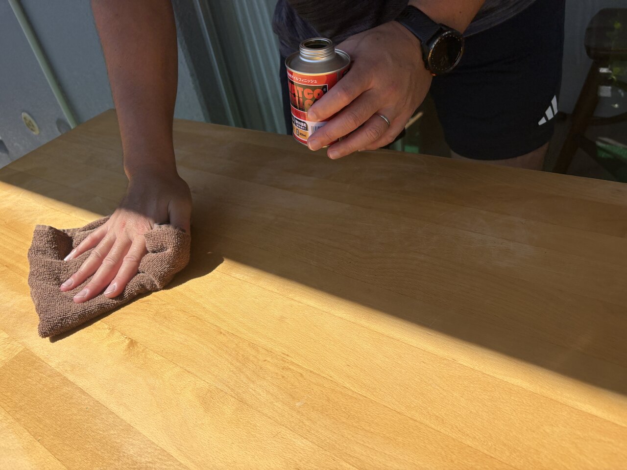【家具の手入れ】長年使ったダイニングテーブルを、DIYで削って磨いて蘇らせてみた