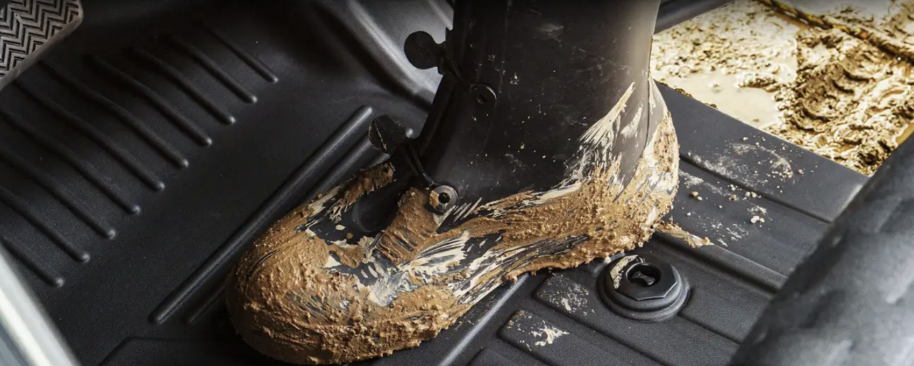 【Inside the Car】 Change from OEM! With “Gorilla-level” strong 3D mats, mud stains are nothing to worry about