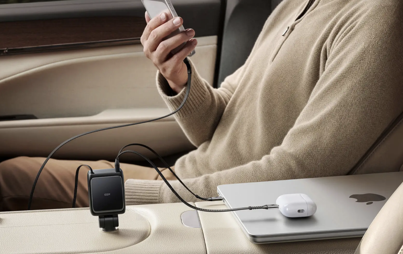 [Holiday Drive] Charge 3 devices simultaneously with the family! With a retractable cable, the interior remains tidy
