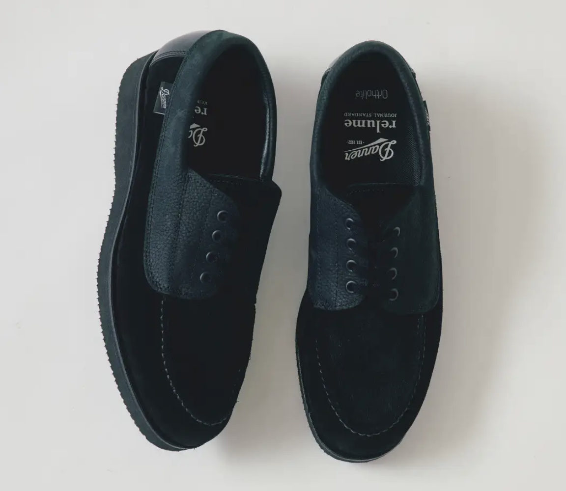 Autumn is definitely about "leather"! The classic Danner shoes are dressed in black in a special edition for "JS relume"