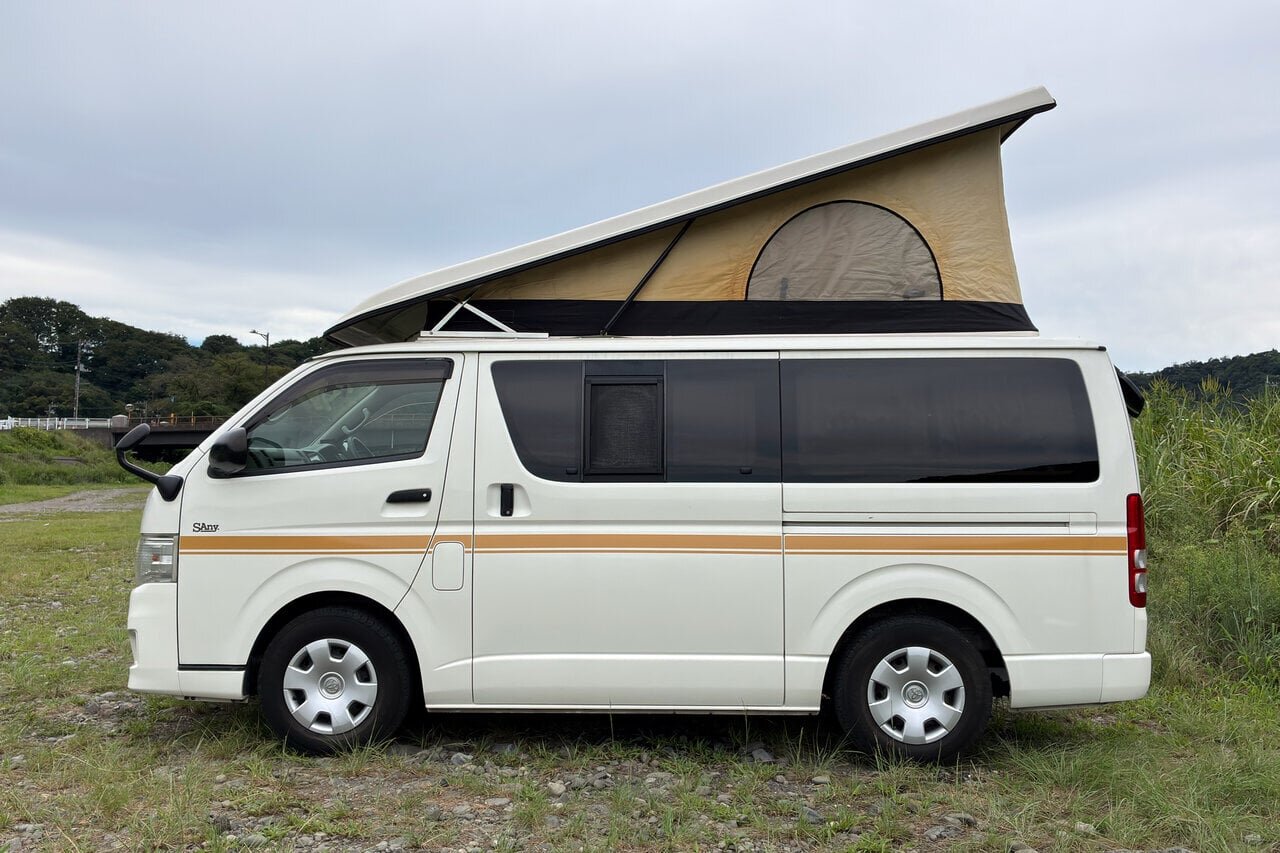 When the roof is raised, it's like an attic! Travel with a camper equipped with a 40-inch screen for “under 20,000 yen”